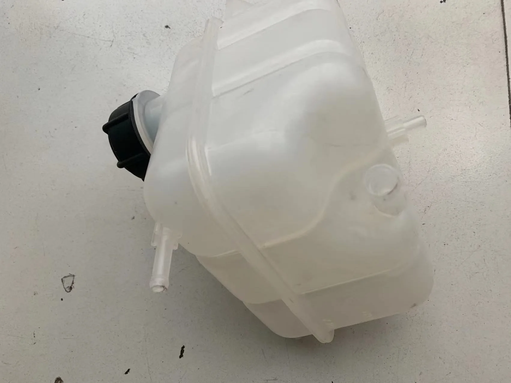 1pcs Coolant reservoir tank with cap For Chinese CHANGAN CS95 2.0T Engine SUV Auto car motor parts