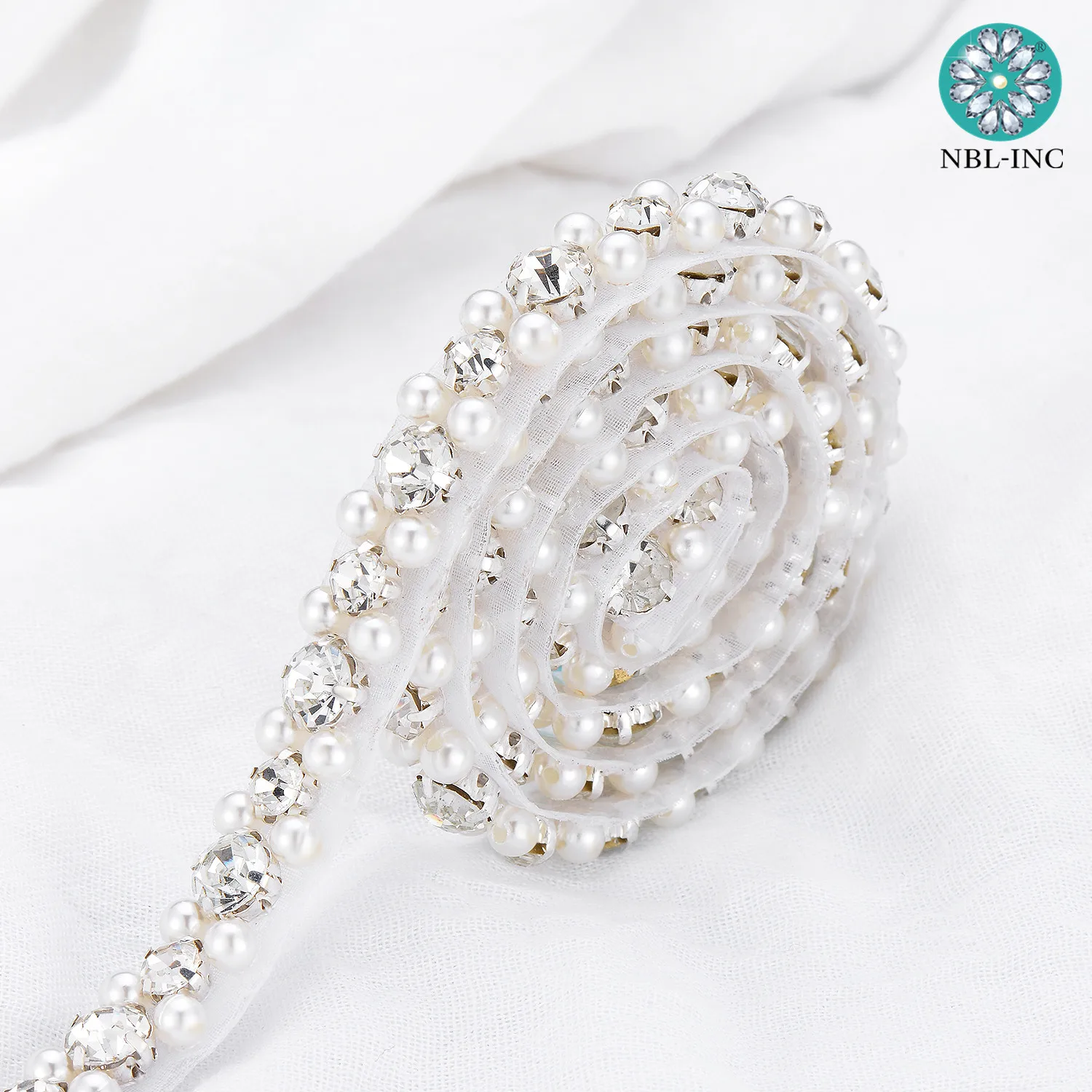 （10 yards）Wholesale silver crystal rhinestone pearl applique trim hand beaded iron on sew on for wedding dress WDD1068