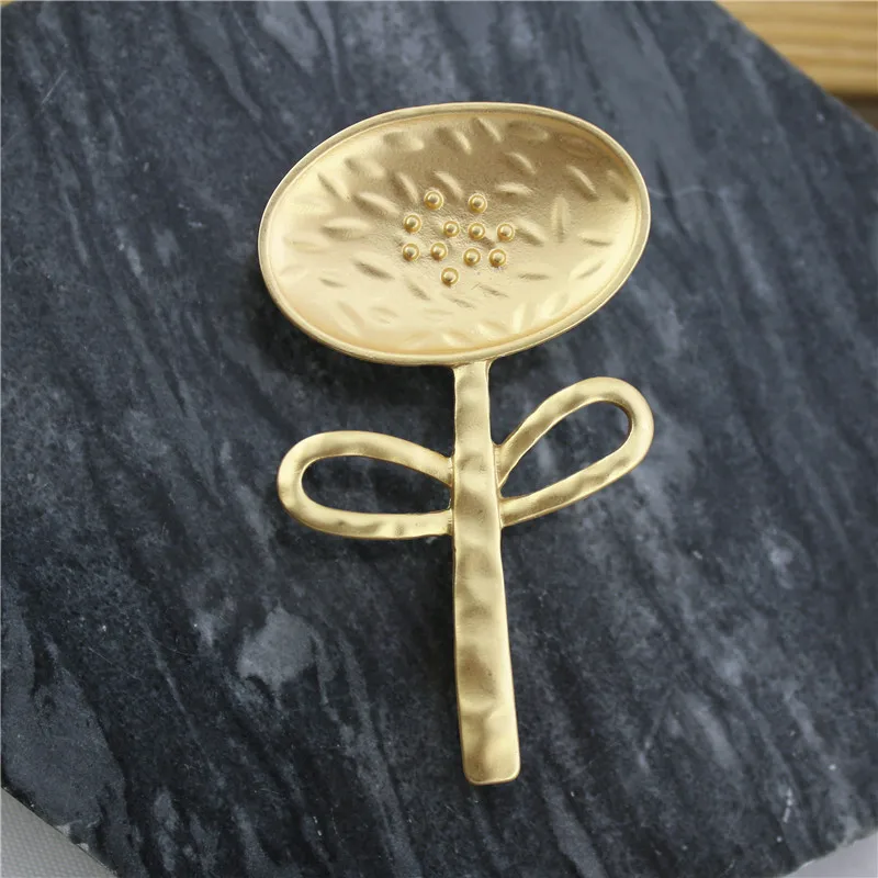 NEW Fashion Simple Irregular  Hollow Leaf Seedling Metal Pin Brooch Badge For Women Scarf Hat Coat Decoration Wedding Party Gift