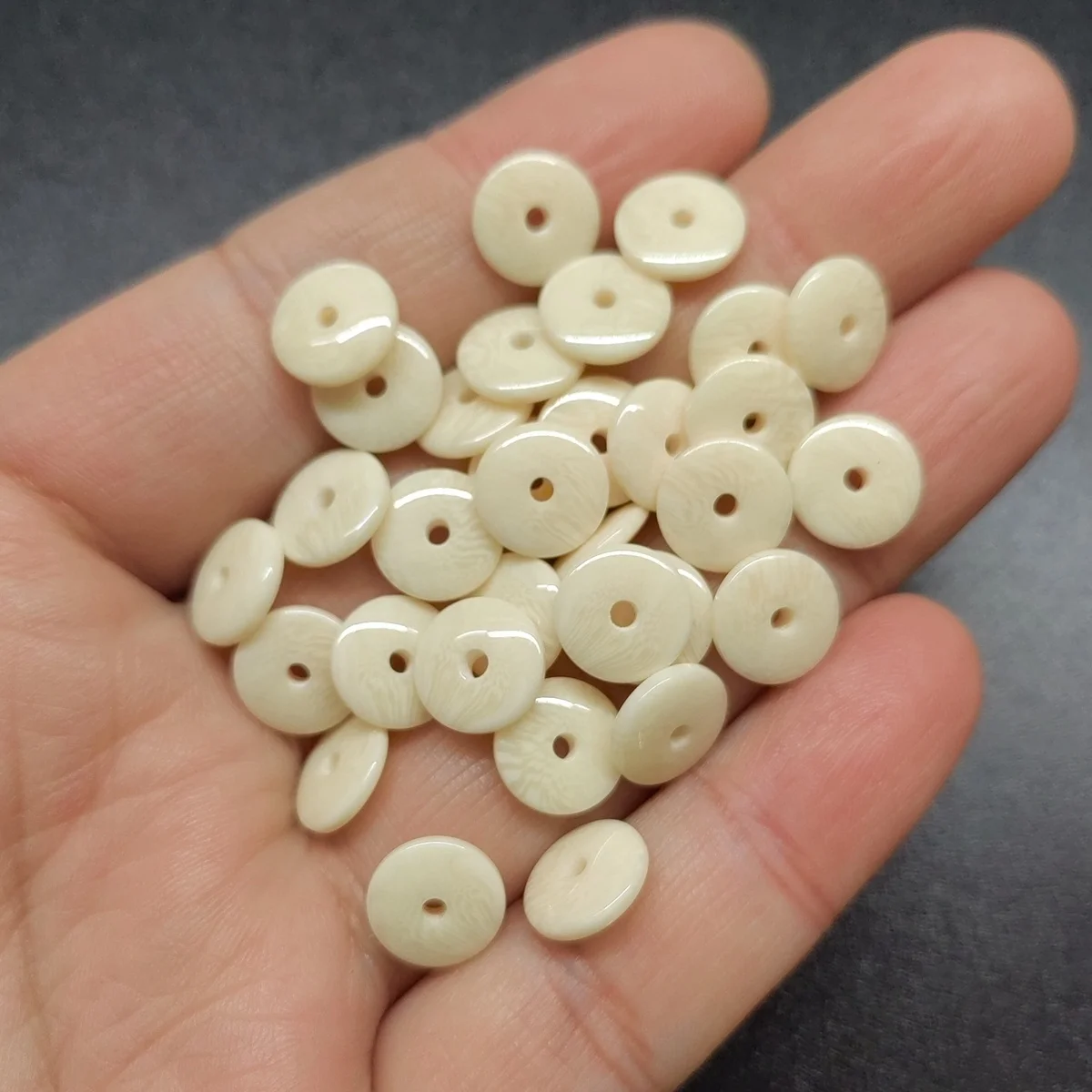 100 Stuks Beige Platte Ronde Hars Hars Imitatie Ivoor 6Mm 8Mm 10Mm 12Mm Losse Spacer Kralen groothandel Veel Voor Sieraden Maken