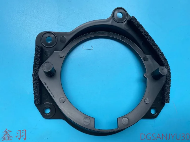 PAJERO V93V97V87 BRACKET,FR CENTER SPEAKER 8720A063