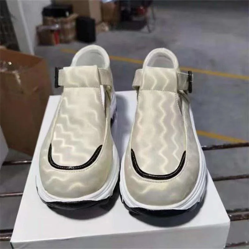 2021 New Autumn Thick Bottom Comfortable Women's Sports Shoes Large 35-43 Fashion Casual Buckle Women's Elevated Running Shoes