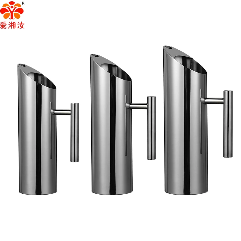 

Round Water Pitcher Stainless Steel Drinkware Water Bottles 2L Water Jug Straight Body Tie Pot Filter Ice Cubes