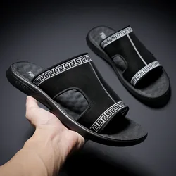 Tongs de marque antidérapantes pour hommes, nouvelles pantoufles d'été à la mode, chaussures de plage, sandales souples