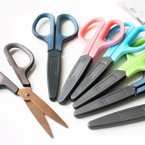 1pc Japan PLUS SC-175STN 3D Sharp Titanium-plated Scissors  175ST Titanium-plated Non-sticky Scissors with Protective Cover