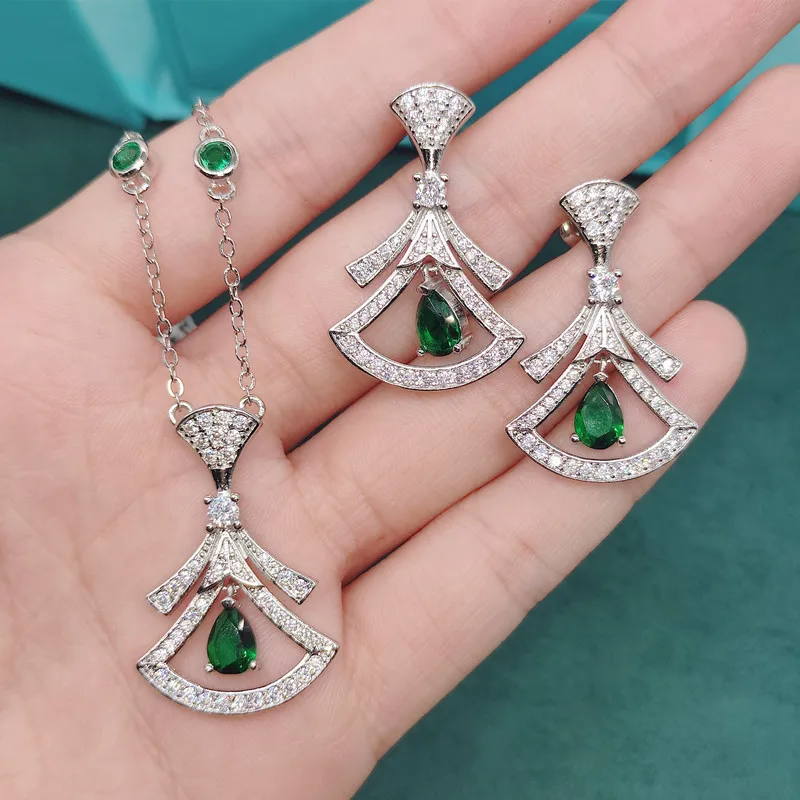 

2022 New Arrival Silver Color Imitated Emerald Stone Pendant Necklace Drop Earrings Women Dress Design Luxury Brand Jewelry Sets