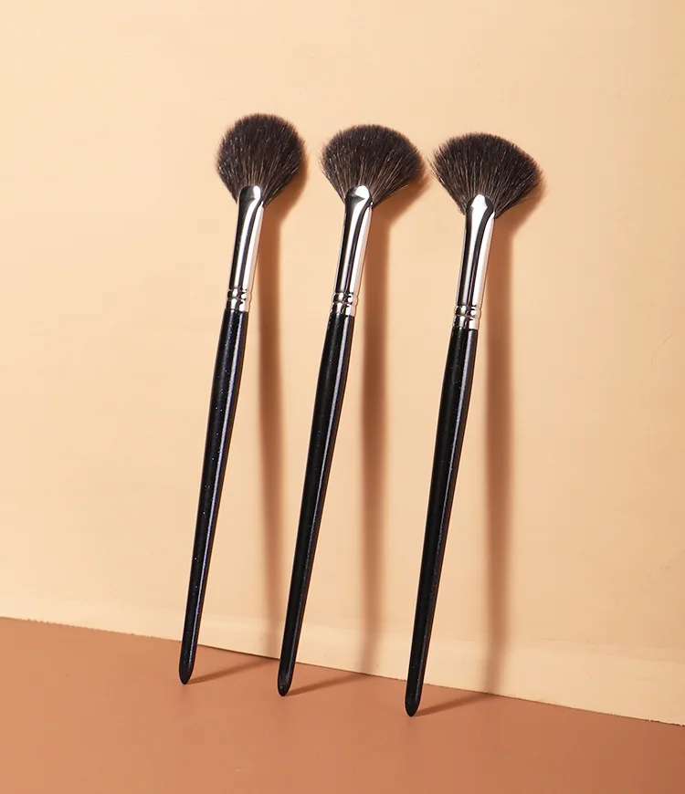 1 piece Small Fan Makeup brushes Highlighter Nose shadow Make up brush Blusher contour exquisite beauty tools Goat hair