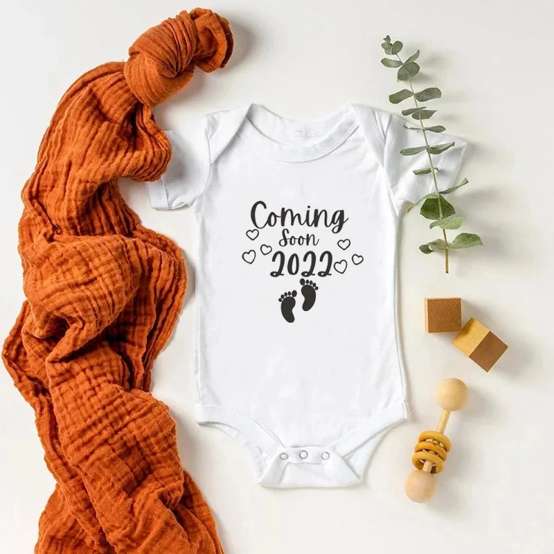 

Baby Coming Soon 2022 Bodysuit for Newborn Baby Announcement Pregnancy Girl Baby Bodysuits Boy Rompers Clothes roupa bebe