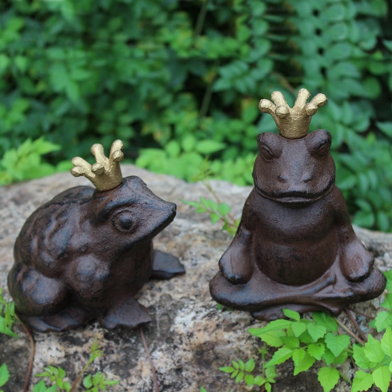 

European Retro Cast Iron Frog Ornaments Crown Frog Prince Candle Holder Courtyard Home Decoration