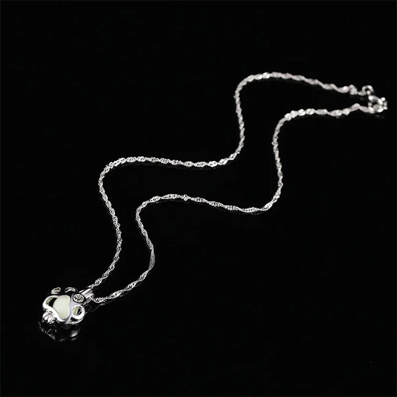 Halloween Pendant Necklace Gift Glowing Cat ClawFlower Shaped Luminous Pendant Necklace For Women Fashion Simple Party Jewelry