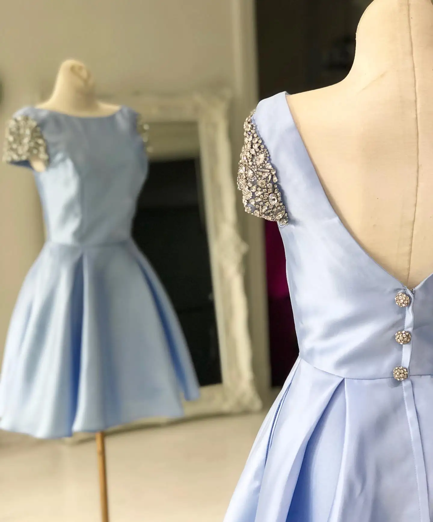 Vestido de graduación 2020, vestido de fiesta, vestidos de graduación azul cielo claro con bolsillo y mangas casquillo con cuentas