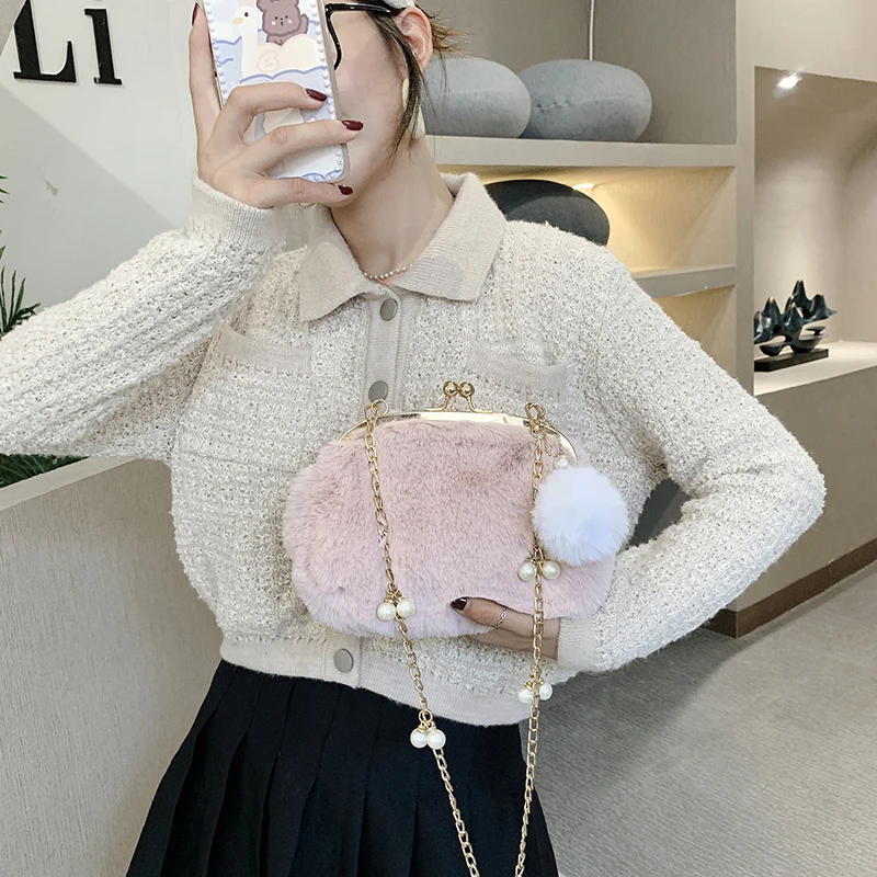 Frame Plush Bags For Women 2022 Winter New Pearl Chain Fluffy Bag Solid Furry Crossbody Shoulder Bags Clutch Faux Fur Bag Ladies