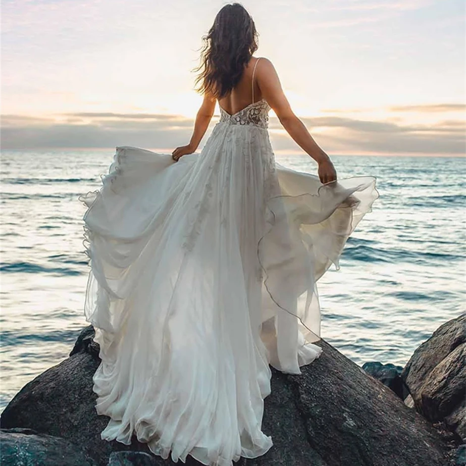 Elegante vestido de casamento de praia a linha cintas de espaguete chiffon rendas apliques sem costas varredura trem vestido de noiva vestidos de noite