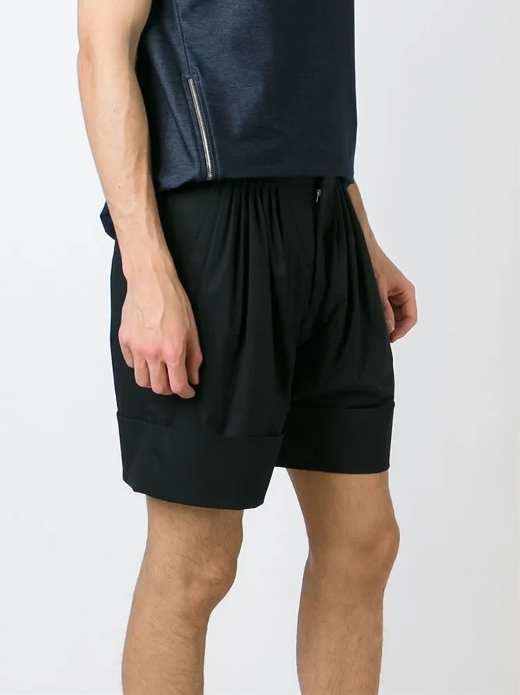 The new summer men's super short throw shorts with wide black curls go with the casual fashion trend of youth shorts