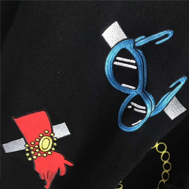 سترة شتوية لعام 2025 للسيدات بتصميم علامة تجارية فاخرة قفازات أنيقة نظارات بكعب عالي مطرزة فضفاضة دافئة محبوكة جديدة