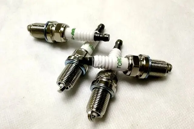 Ignition coil/Ignition cable/spark plug for Brilliance BS4 M2 BS6 M1 4G93 engine 1.8 MD325052