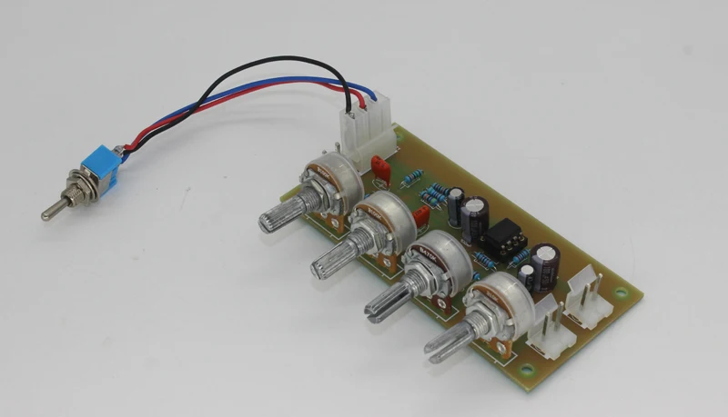 Scheda pre-sintonizzazione dell\'altoparlante per chitarra portatile fatto a mano fai-da-te circuito pre-amplificatore di regolazione EQ a tre stadi