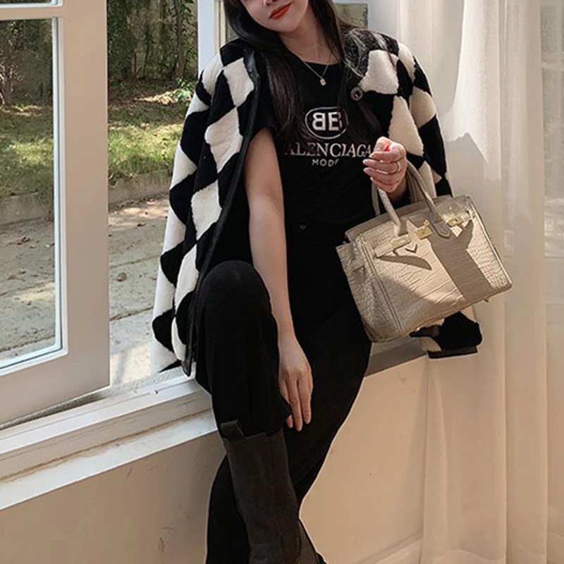 Winter Coats Woman Trend 2024 Fashion Black and White Grid Short O-Neck Loose Shearling Jackets Female Lamb Wool Sheepskin Coat