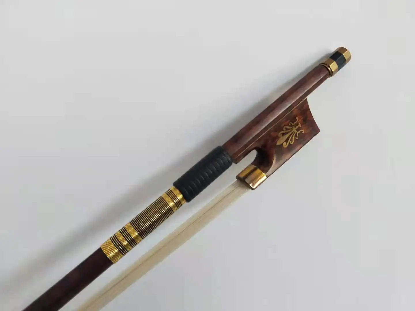 Snakewood Violin Bow 4/4 with  Carved Flower Frog with White Horse Hair