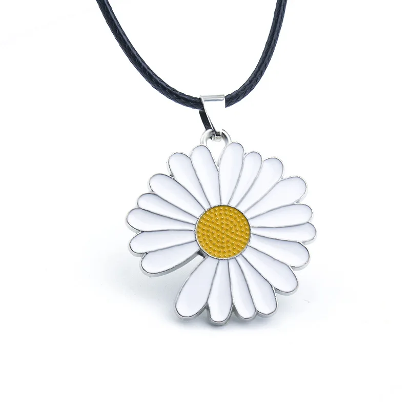 Trendy Elegant Daisy Flower Pendant Necklace Women Men Jewelry Charm Daisy Necklace Korean Popular Gift High Quality Accessories