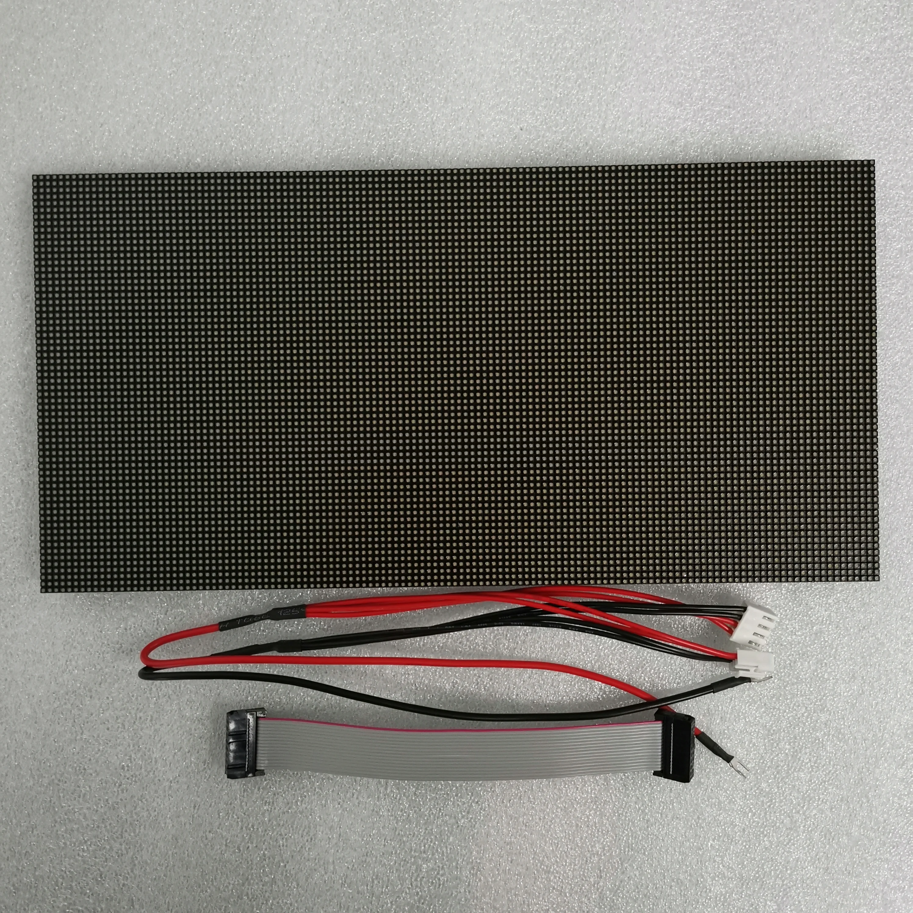 

24 pcs P2.5 indoor full-color LED modules 320*160 mm, 1 pcs A3 player, 4 pcs receive card, 4 pcs 40A power supply, free shipping