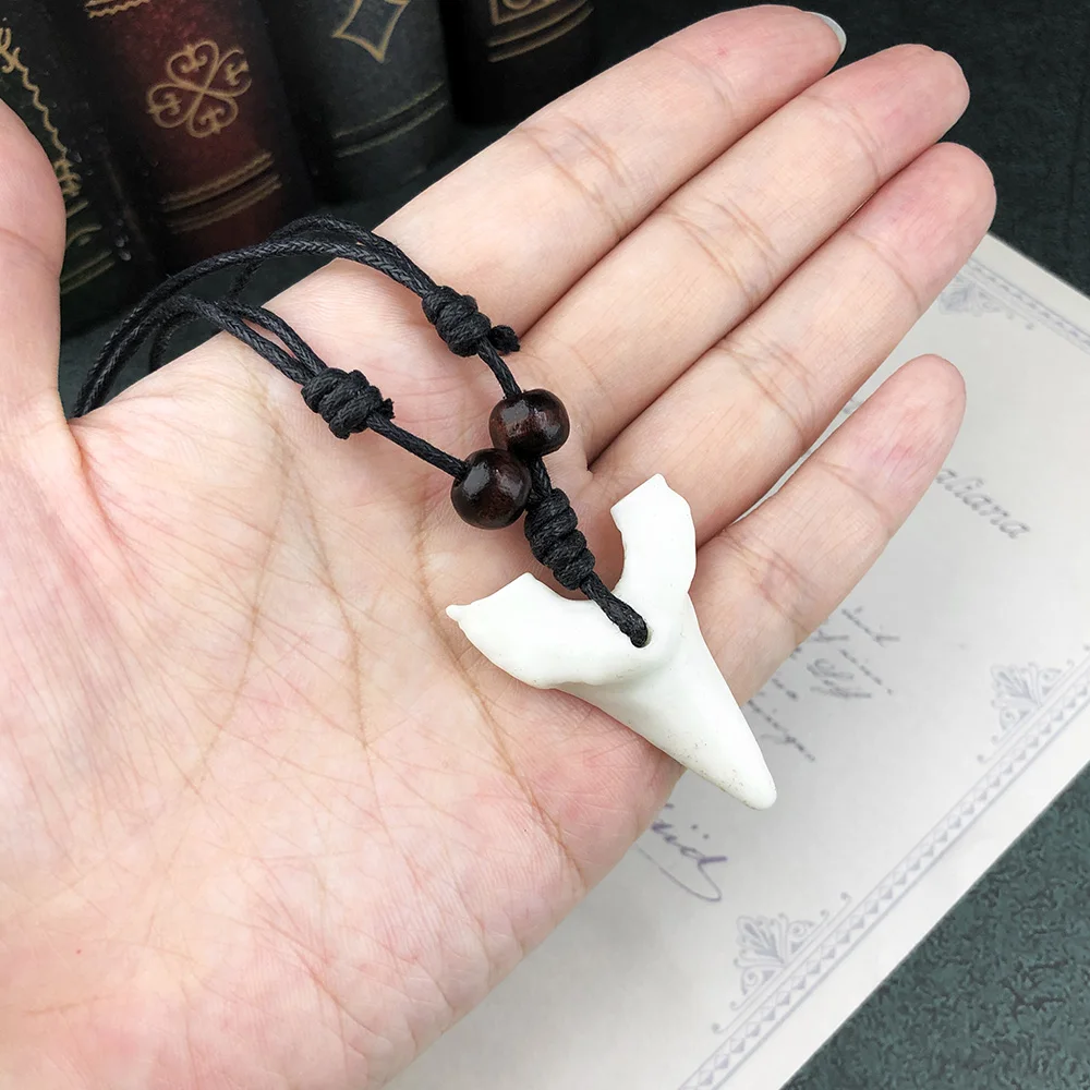 Goth Accessories White Imitation Shark Tooth Necklace for Women Adjustable Rope Chain Gothic Punk Jewelry Wholesale Gift VGN051