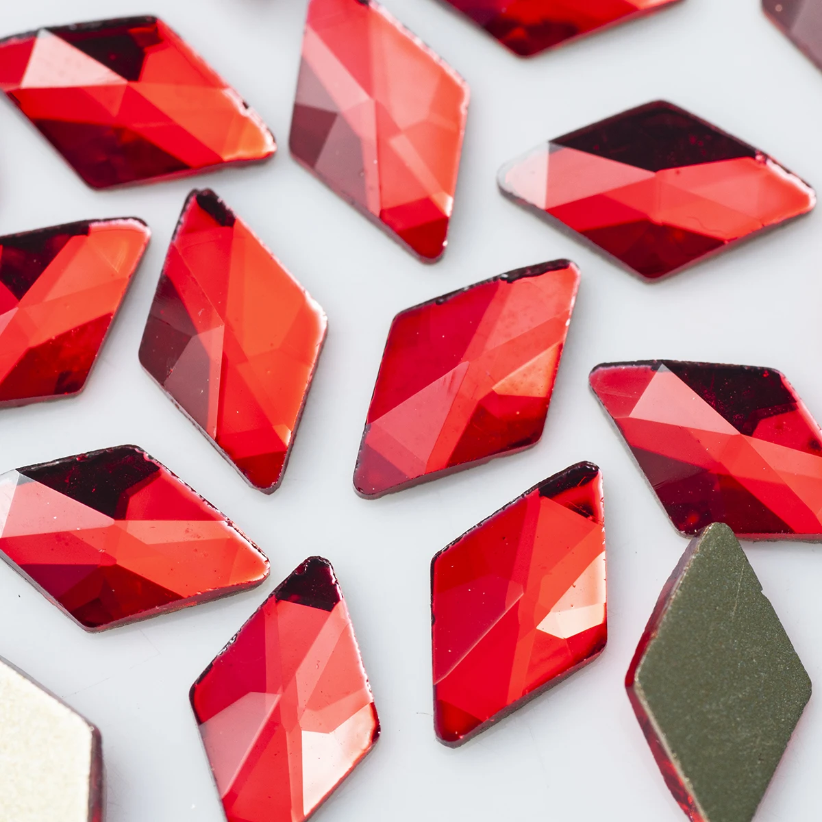 100 Stück/Set Rhombus 6x10mm Flache Kristalle Nicht-Hotfix-Farben Rhombus Flache Rückseite Strasssteine Flache Edelsteine für Bastelarbeiten und Nagelkunst – Detail 7