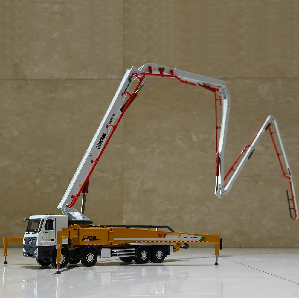 2023 New Color 1/35 Scale Model XCMG HB 62 K Concrete Pump Truck Model White Pump Boom Collection Company Exhibition Toys Gift