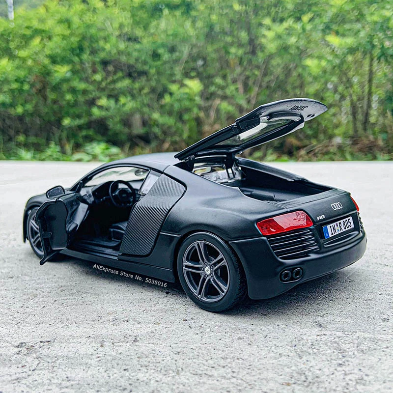 Maisto 1:24 Audi R8 sports car manufacturer authorized simulation alloy car model crafts decoration collection toy tools