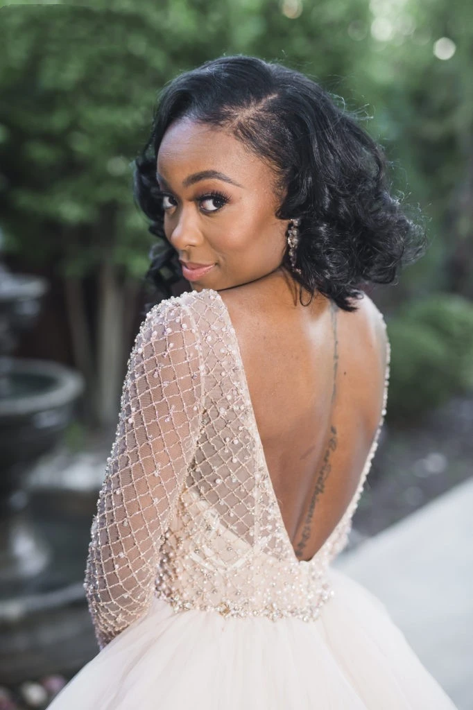 Splendido abito da sposa africano senza schienale una linea maniche lunghe perle perline abiti da cerimonia da sposa gonfi abito da sposa Country da giardino