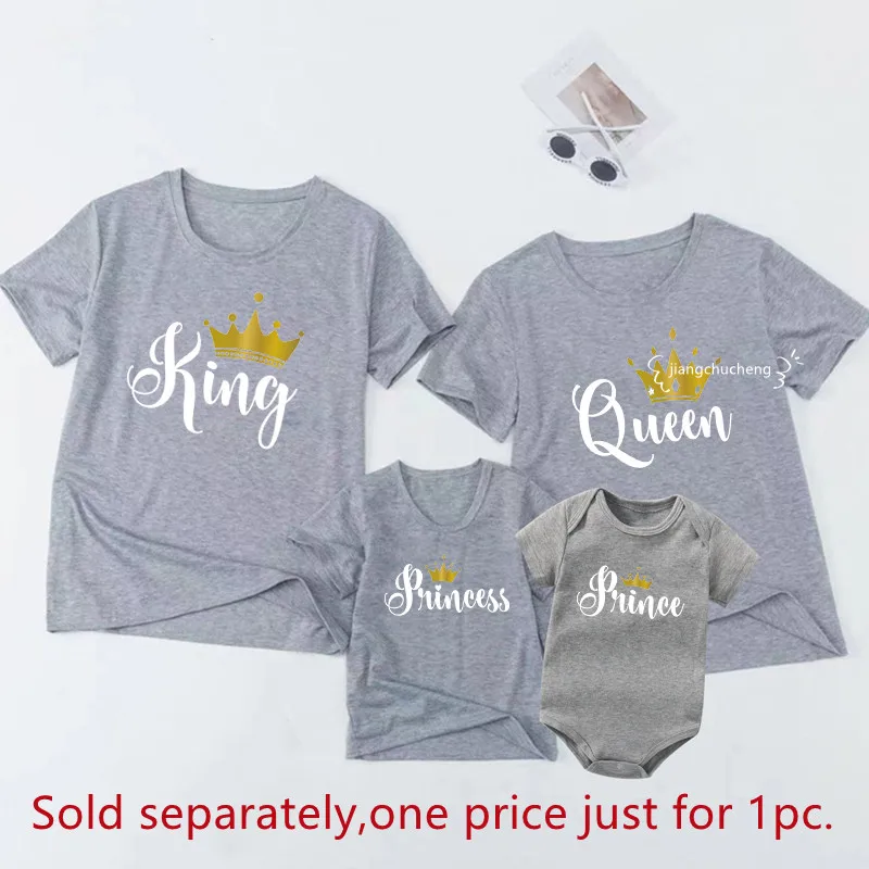 1pc Funny King Queen Prince Princess Family Matching Clothes Casual Father Son Mother and Daughter Shirts Gold Crown Print Tops