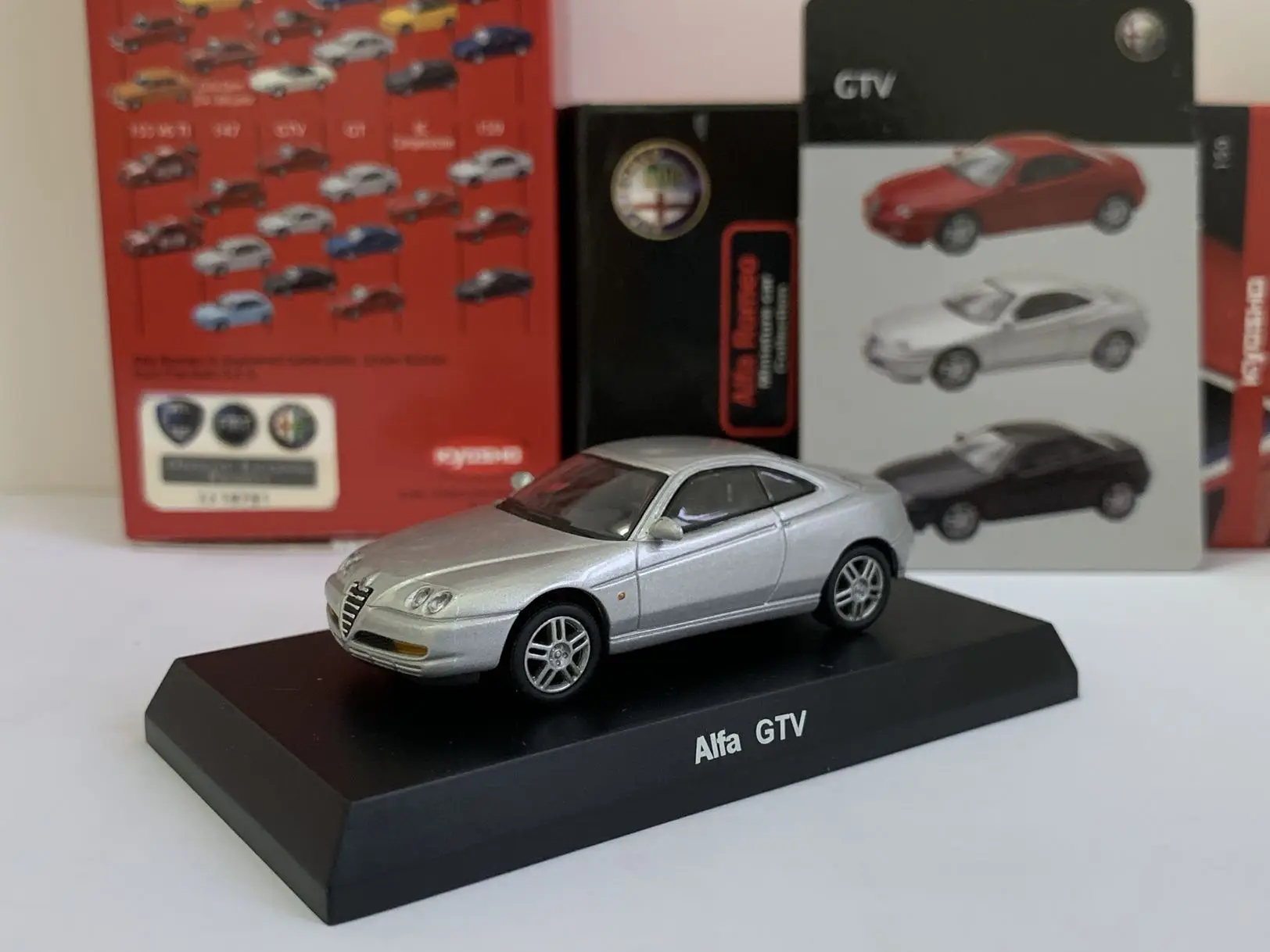 

1/64 KYOSHO Alfa Romeo ALFA GTV Коллекция литых под давлением сплавов, декоративная модель автомобиля, игрушки