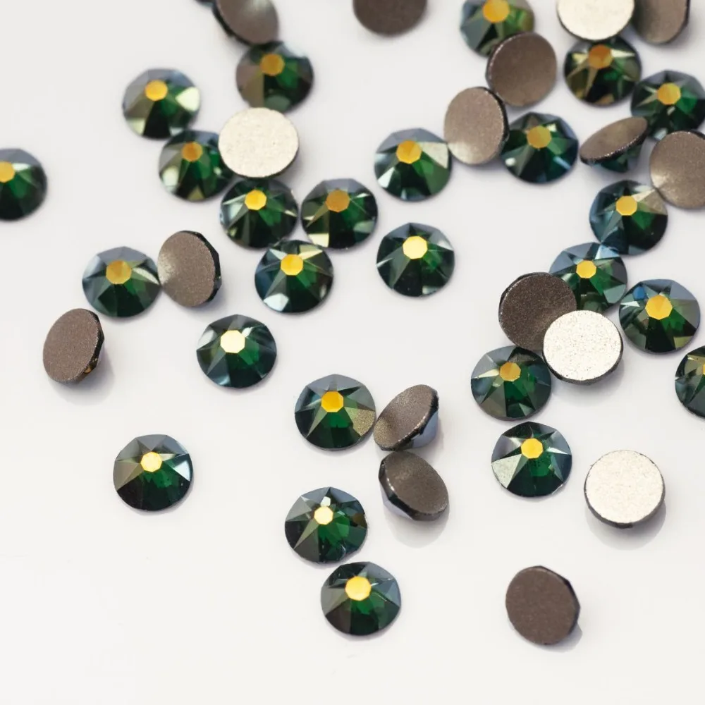 SW Colors Effect AB Color 8 große 8 kleine Facetten Nicht-Hotfix-Strasssteine aus Glas für Nagelkunst und Kleidungsdekoration – Detail 3