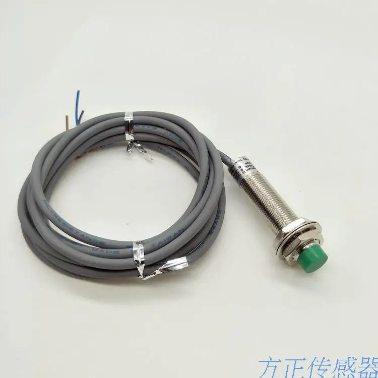 2 шт., Встроенные датчики приближения