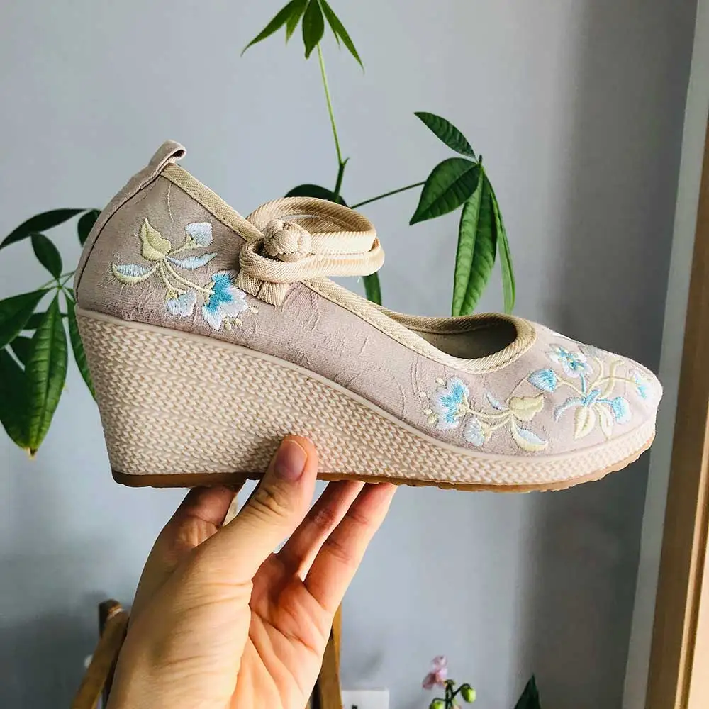 Veowalk Women Comfortable Jacquard 7cm Wedge Platform Shoes Flowers Embroidered Ladies Casual Pumps Vintage Soft High Heels