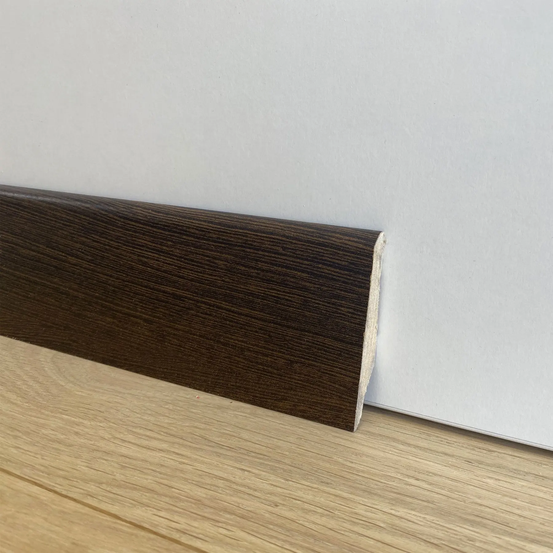 * * * Lot STOCK * * * 15,5ml inclined MDF baseboard essence wenge 15x75x2400