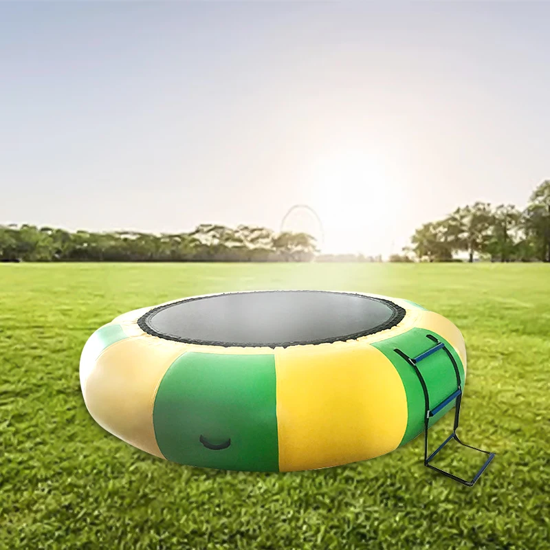 Trampolino gonfiabile Dell'acqua Con Scivolo e pompa di aria gonfiabile di salto gioco trampolino di acqua con scivolo per giochi parco acquatico