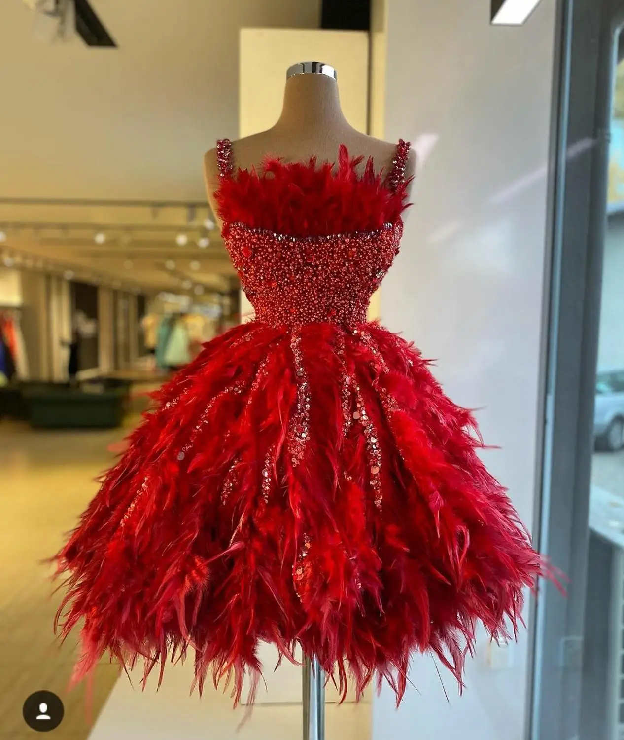 2021 Red Fashion Cocktail Dresses with Feathers Beading Sequined Spaghetti Straps Short Prom Gowns Luxurious Homecoming Dress