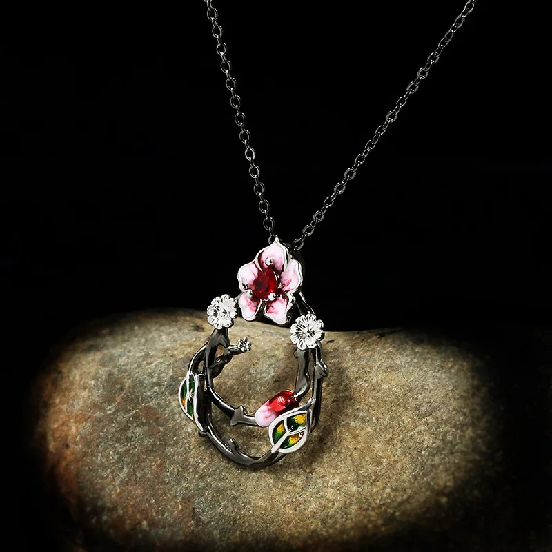 Fashion Cold Wind Oriental Rose Short Necklace Enamel Glaze White Jade Flower Ladybug Clavicle Chain Female Wholesale