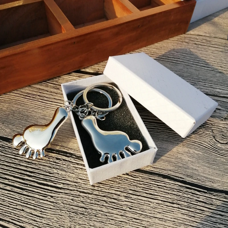 Personalisierter Schlüsselanhänger mit Babyfuß-Form und Flaschenöffner, Gastgeschenk für Babyparty, Taufe, Feier, Souvenir für Gäste – Detail 12