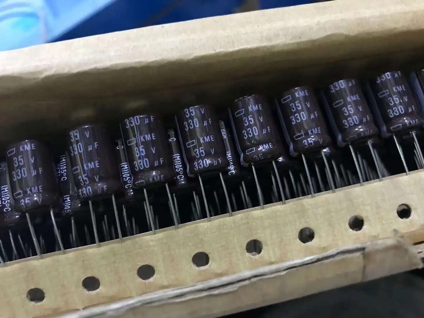 10pcs 330uF 35V NIPPON NCC kme Series 10x16mm Low ESR 35V330uF Aluminum Electrolytic Capacitor