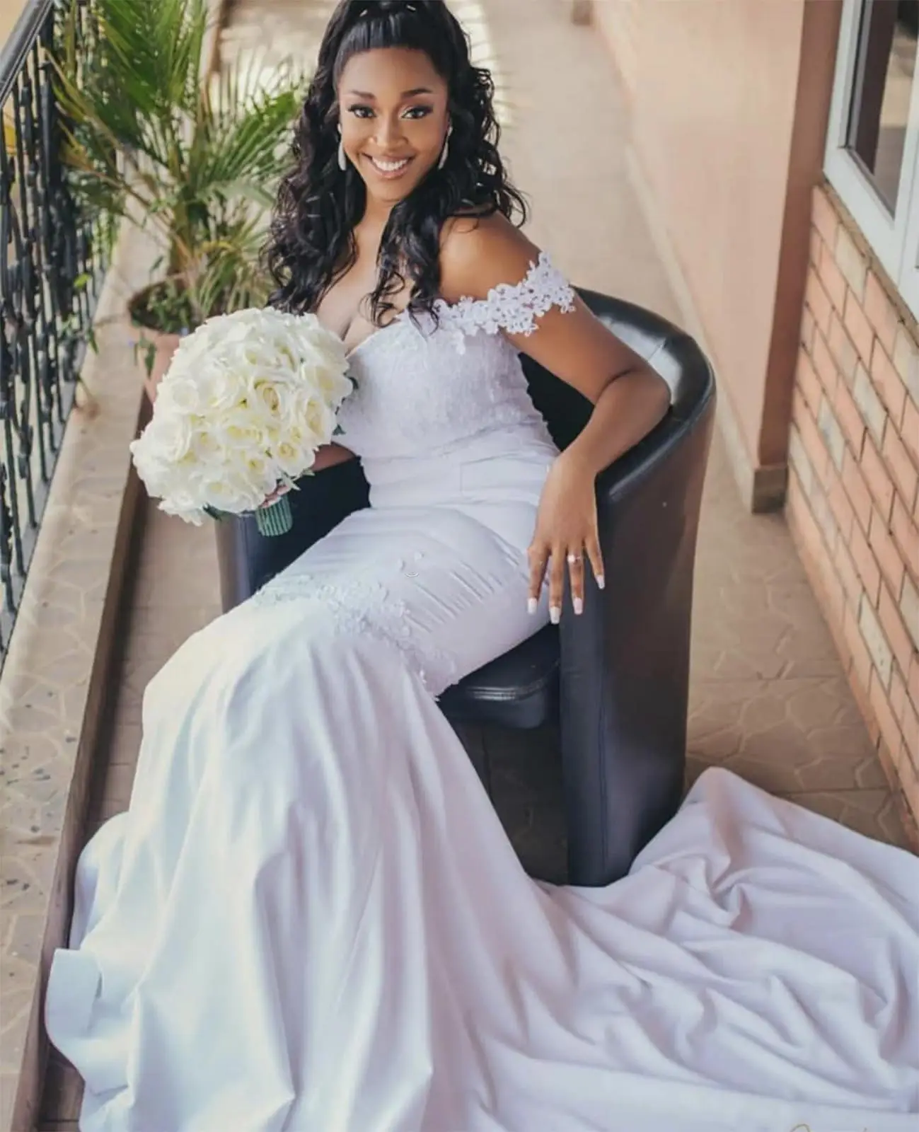 Vestidos de novia elegantes con hombros descubiertos para mujer árabe, vestidos de novia de sirena de encaje de tren de barrido