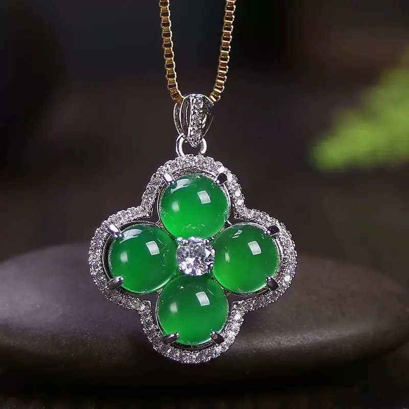 New Agate Green Chalcedony Inlaid Clover Pendant Women's Fashion Trend Necklace Pendant