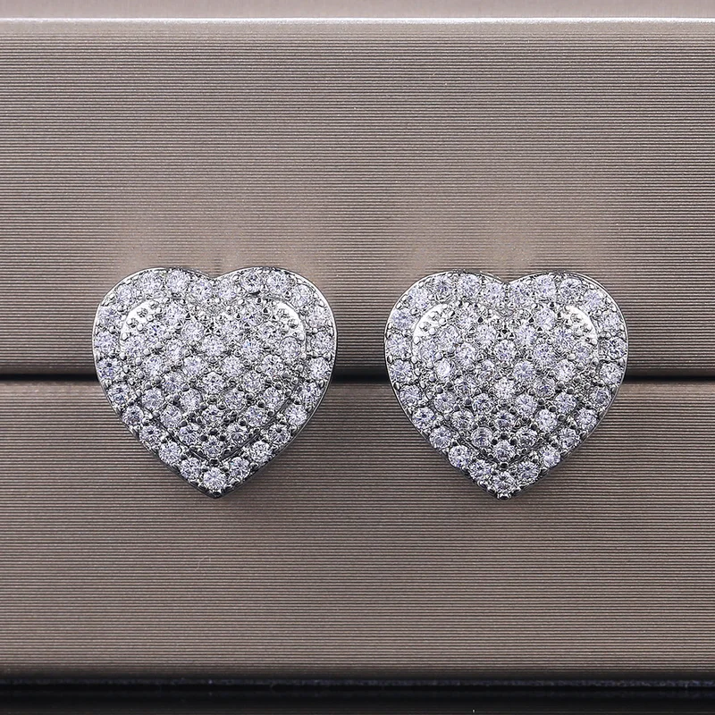 Klassieke Ontwerp Dazzling Heart Stud Oorbellen Voor Vrouwen Hoge Kwaliteit Romantische Vrouwelijke Accessoires Timeless Styling Zilveren Sieraden