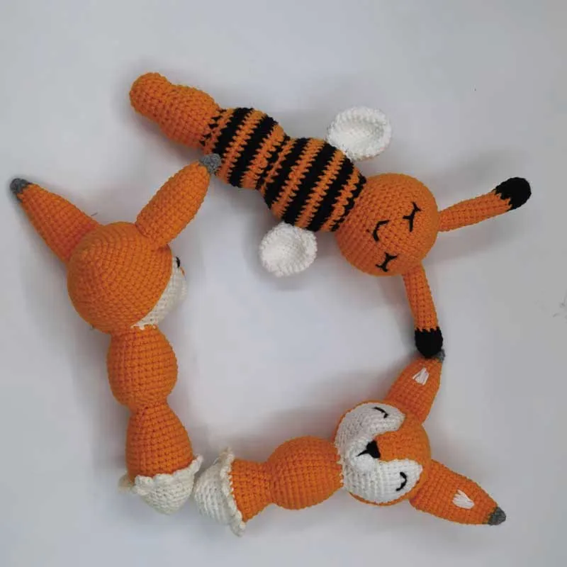 Adorável dos desenhos animados raposa abelha crochê chocalhos do bebê meninos meninas macio mão sino anel chocalho crianças brinquedos cama sinos educativos