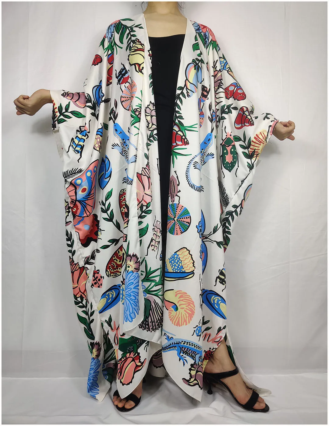 

Oversize Bohemian Floral Summer Outfit Silk Kaftan Clothes Swimwear For Women Middle East Fashion Beach Holiday Caftan Robe 2021