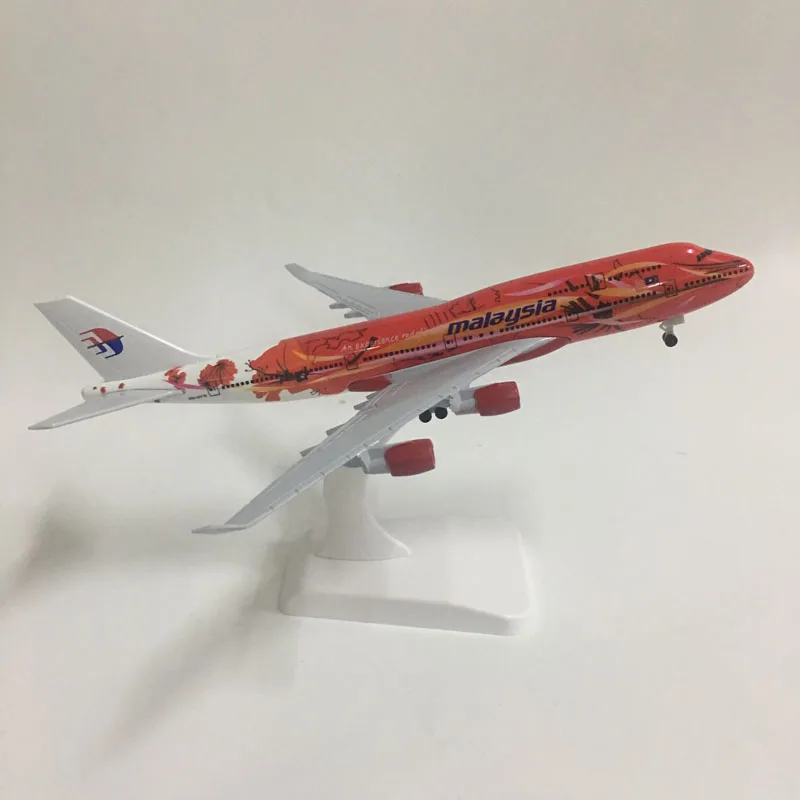 JASON TUTU 20cm Malaysia Red flower Boeing 747 Plane Model Airplane Model Aircraft Model 1:300 Diecast Metal planes toys Gift