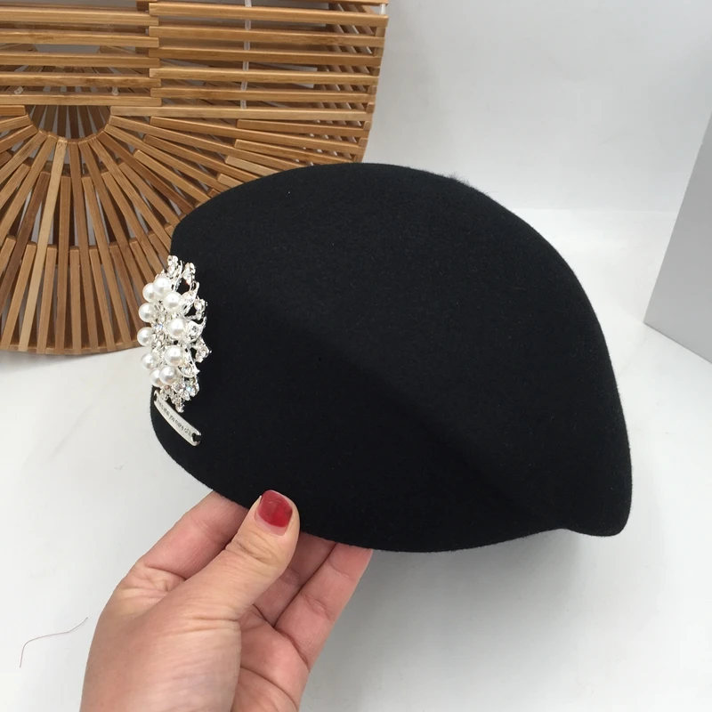 Japanese Korean version of autumn and winter new black wool beret painter hat pearl bright diamond lady stewardess hat female