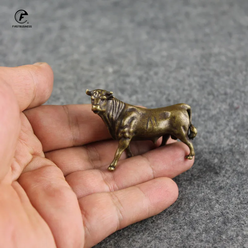 Mini Portable Retro Brass bull wall street Statue Sculpture Hand Toy Gift Keychain Ornament Home decoration ornaments Home Decor