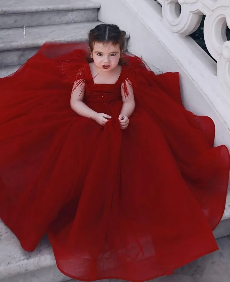 Vintage Red Abiti Fiore Per Le Ragazze Per La Cerimonia Nuziale del Treno di Spazzata Più Bambini di Formato Del Partito di Spettacolo Abiti Da Principessa Vestaglie De Fête